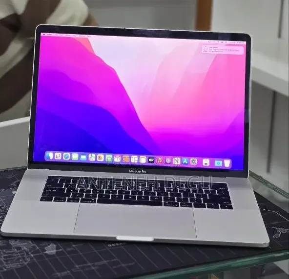 New Laptop Apple MacBook Pro 2017 16GB Intel Core i7 SSD 512GB
