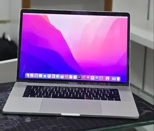 New Laptop Apple MacBook Pro 2017 16GB Intel Core i7 SSD 512GB