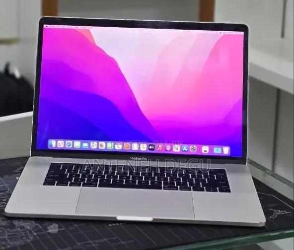 New Laptop Apple MacBook Pro 2017 16GB Intel Core i7 SSD 512GB
