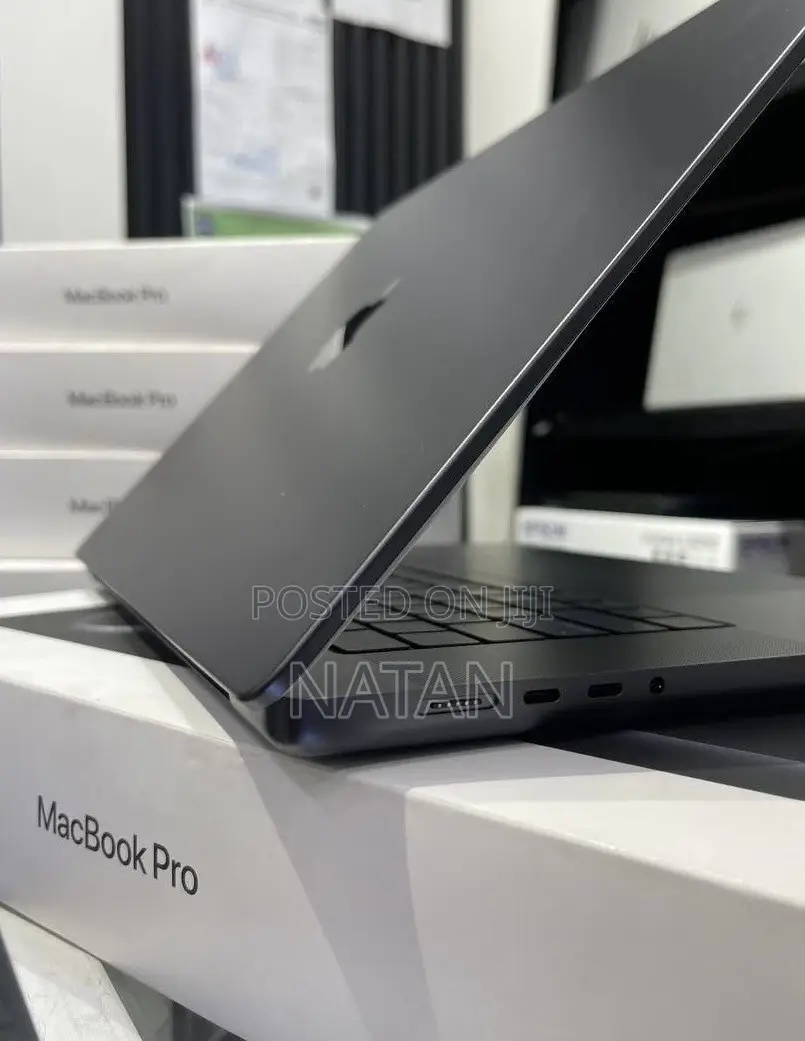 New Laptop Apple MacBook Pro 2024 M4 Max 48GB Apple M4 Max SSD 2T