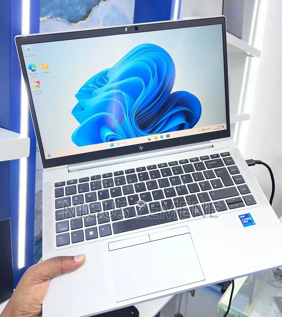 New Laptop HP EliteBook 840 G8 16GB Intel Core i7 SSD 512GB