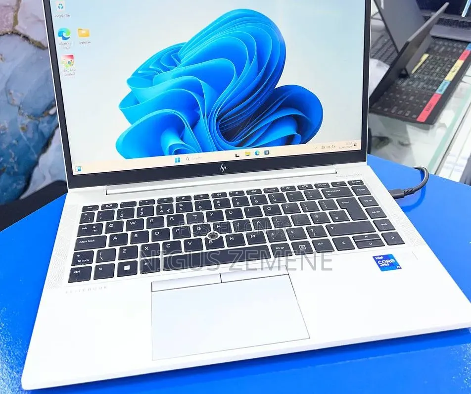 New Laptop HP EliteBook 840 G8 16GB Intel Core i7 SSD 512GB