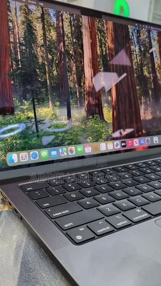 New Laptop Apple MacBook Pro 2023 M3 18GB Apple M3 Pro SSD 512GB