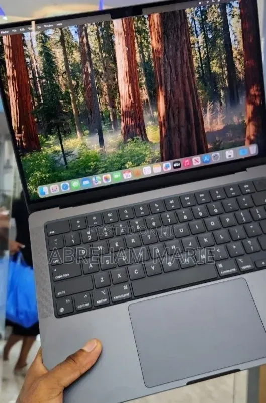 New Laptop Apple MacBook Pro 2023 M3 18GB Apple M3 Pro SSD 512GB