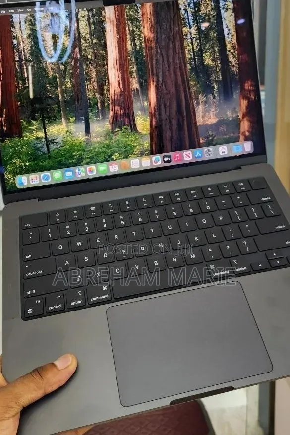New Laptop Apple MacBook Pro 2023 M3 18GB Apple M3 Pro SSD 512GB