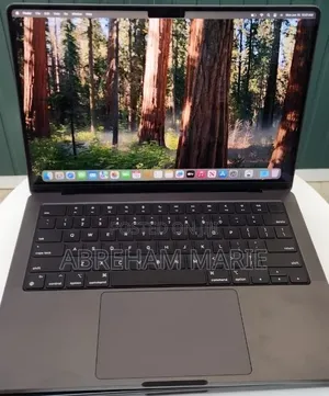 New Laptop Apple MacBook Pro 2023 M3 18GB Apple M3 Pro SSD 512GB
