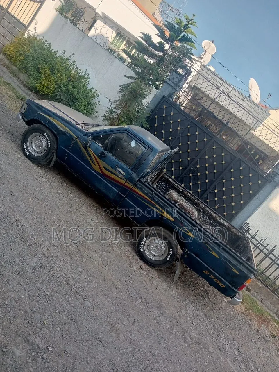 Toyota Hilux 1983 Blue