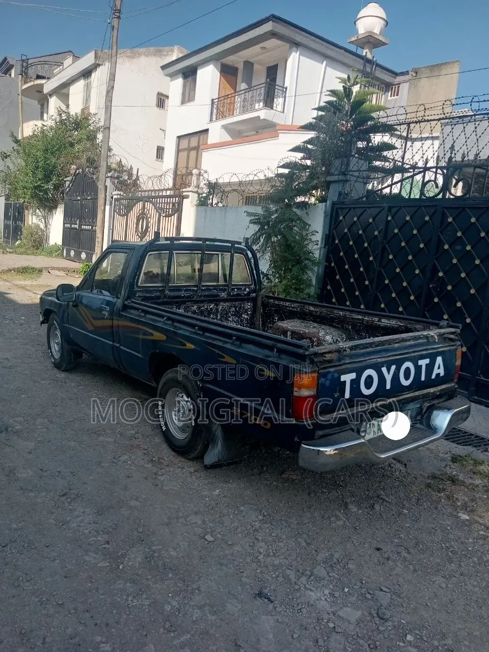 Toyota Hilux 1983 Blue