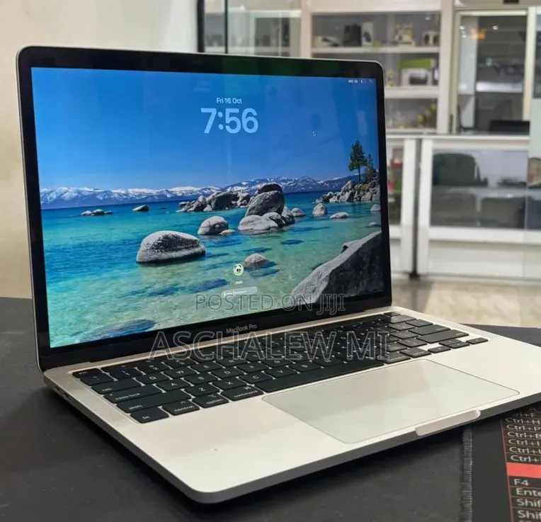 New Laptop Apple MacBook Pro 2020 32GB Intel Core i7 SSD 512GB