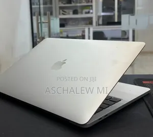 New Laptop Apple MacBook Pro 2020 32GB Intel Core i7 SSD 512GB
