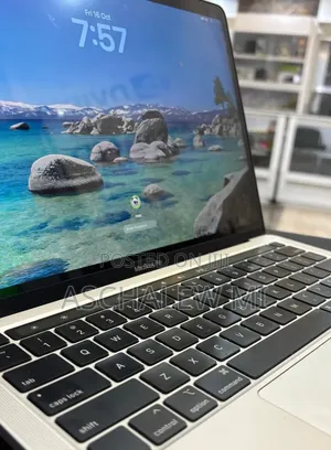 New Laptop Apple MacBook Pro 2020 32GB Intel Core i7 SSD 512GB