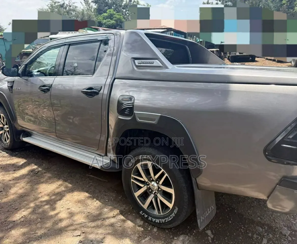 Toyota Hilux 2020 Silver