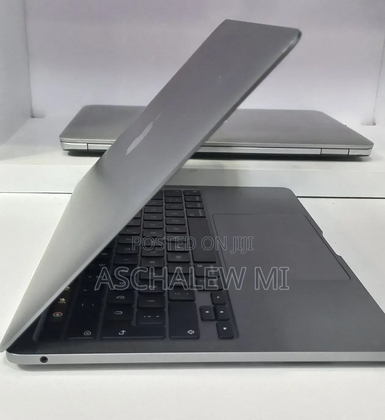 New Laptop Apple MacBook Pro 2020 M1 8GB Apple M1 SSD 500GB