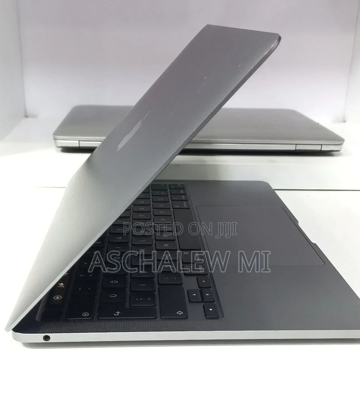 New Laptop Apple MacBook Pro 2020 M1 8GB Apple M1 SSD 500GB