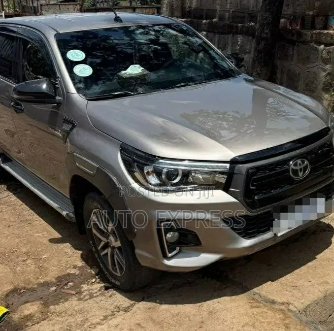 Toyota Hilux 2020 Silver