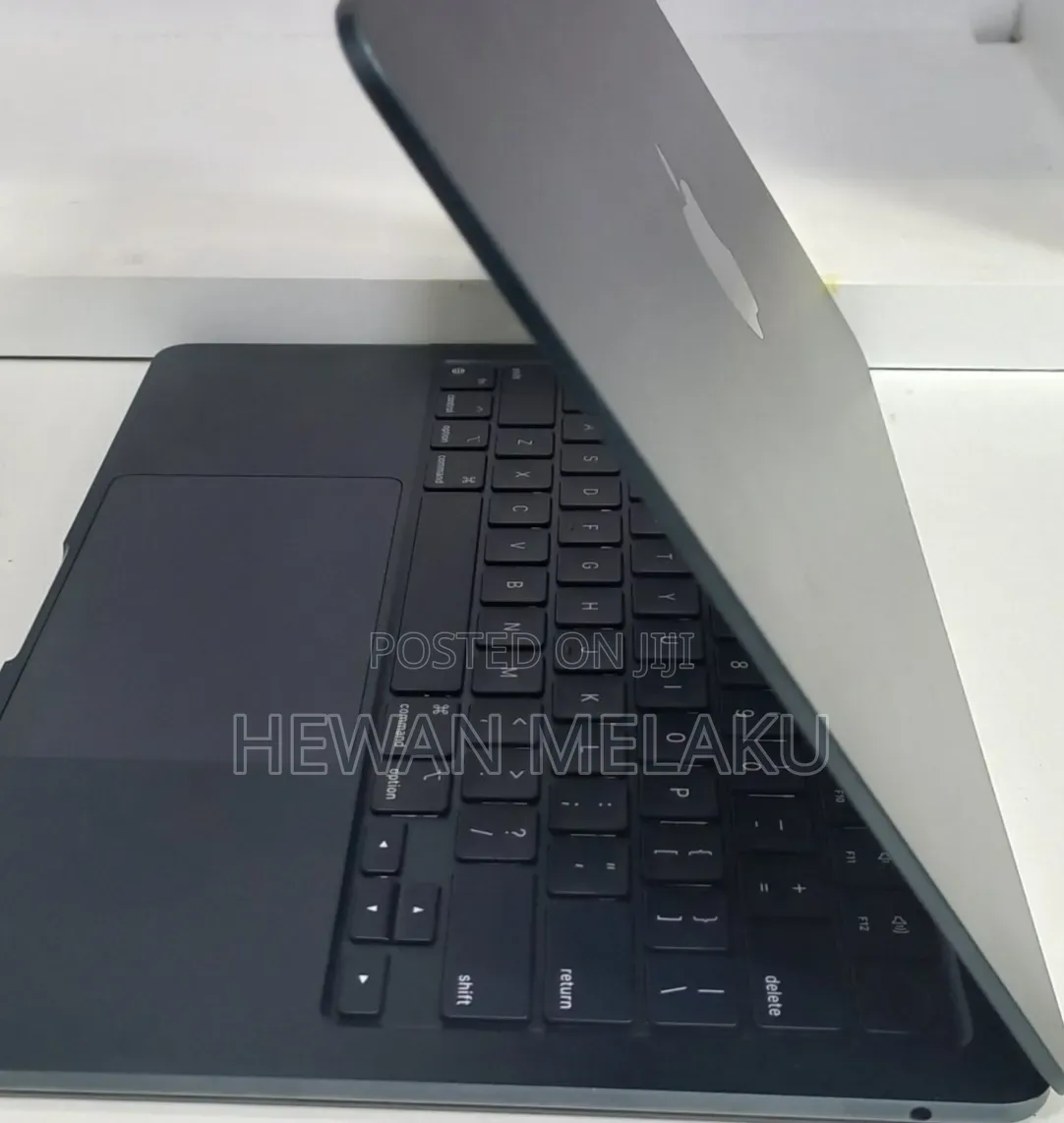 New Laptop Apple MacBook Air 2022 M2 8GB Apple M2 SSD 256GB