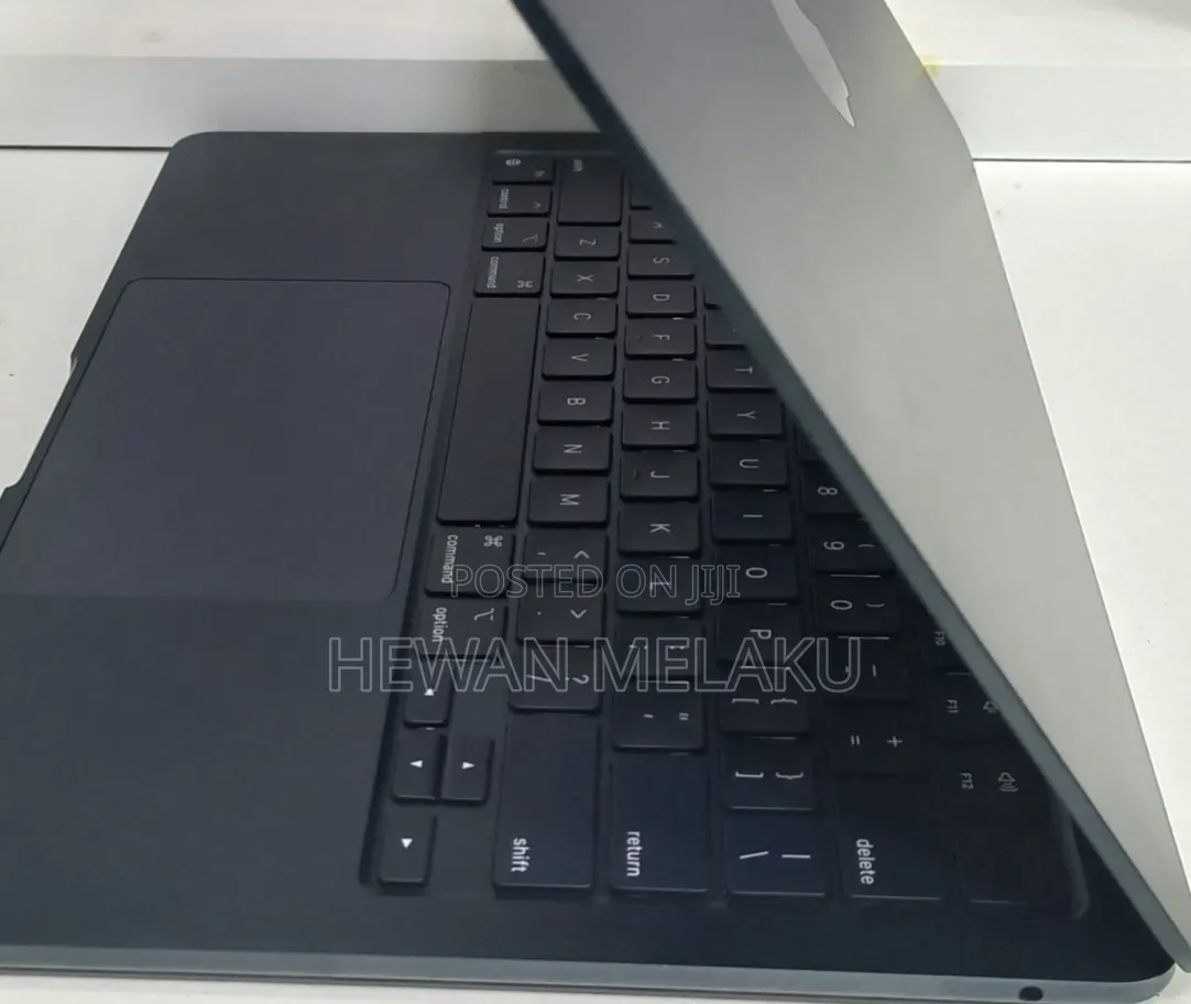New Laptop Apple MacBook Air 2022 M2 8GB Apple M2 SSD 256GB