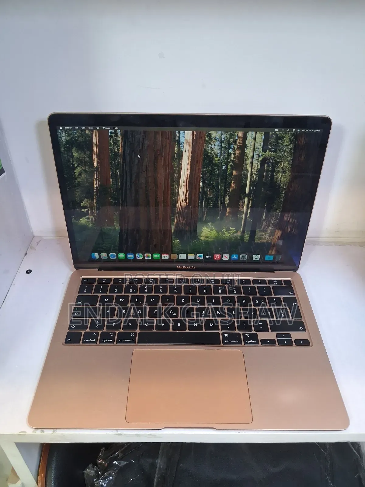 New Laptop Apple MacBook 2020 8GB Intel Core i3 SSD 256GB