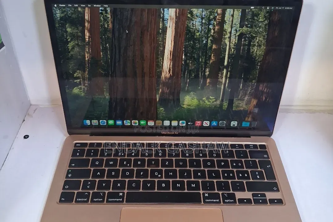 New Laptop Apple MacBook 2020 8GB Intel Core i3 SSD 256GB