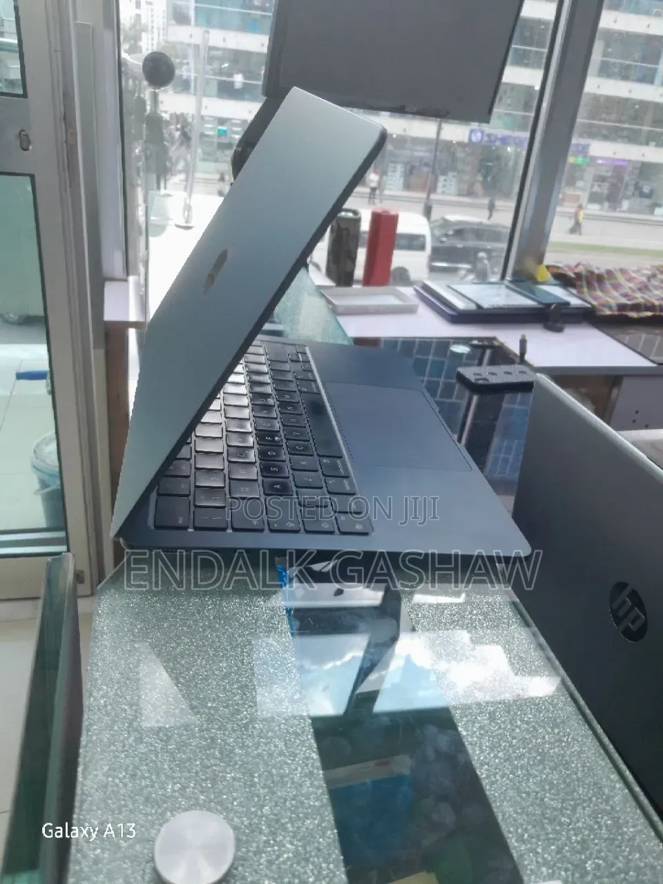 New Laptop Apple MacBook Air 2024 M3 16GB Apple M3 SSD 512GB