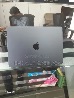 New Laptop Apple MacBook Air 2024 M3 16GB Apple M3 SSD 512GB
