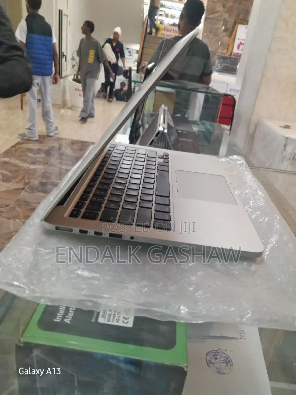New Laptop Apple MacBook Pro 2013 8GB Intel Core i5 SSD 256GB