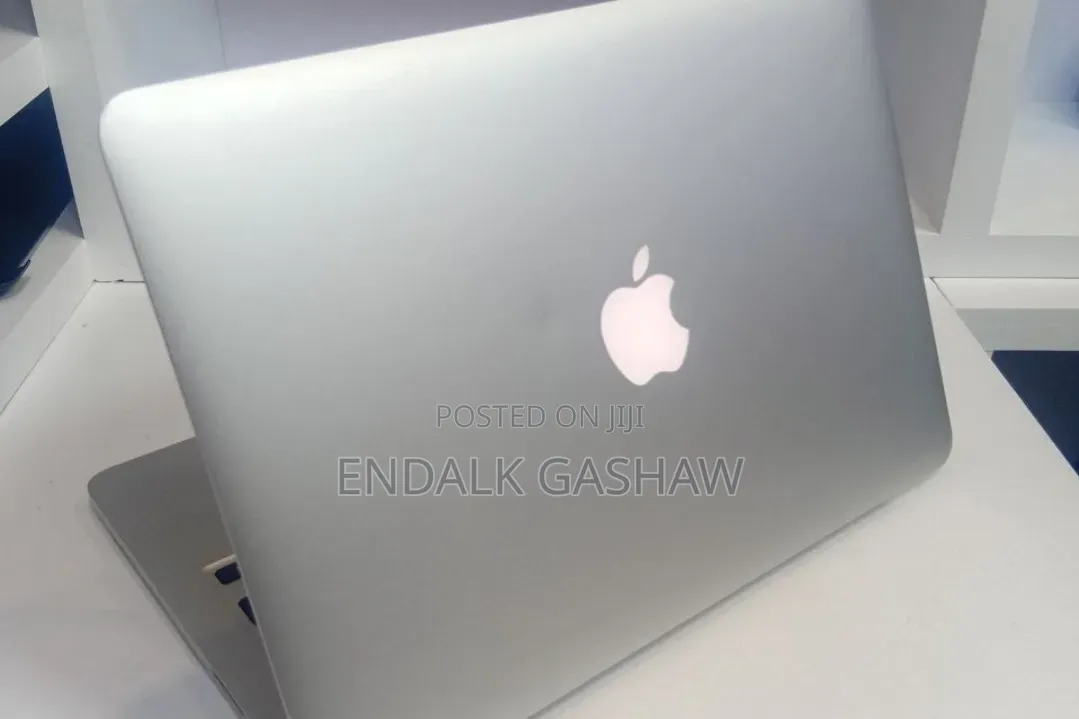 New Laptop Apple MacBook Pro 2013 8GB Intel Core i5 SSD 256GB