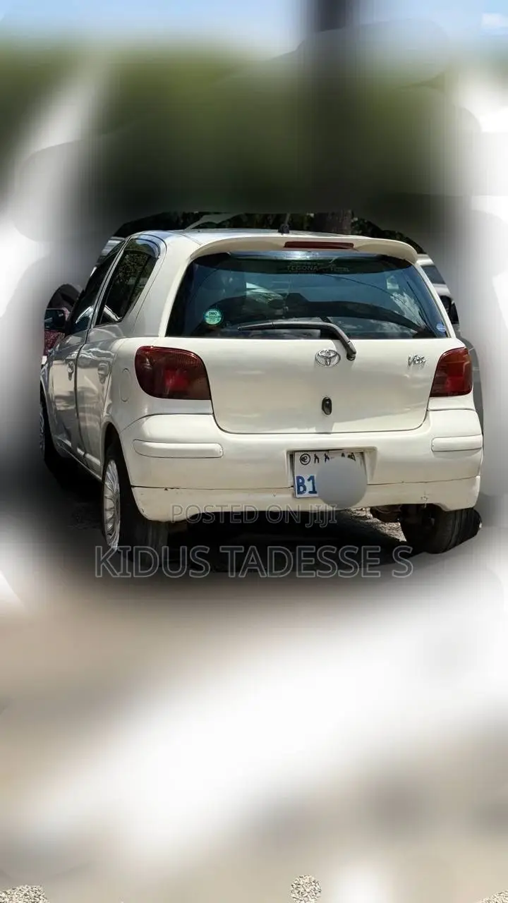 Toyota Vitz 2004 Ivory
