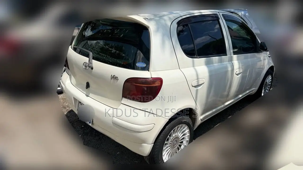Toyota Vitz 2004 Ivory