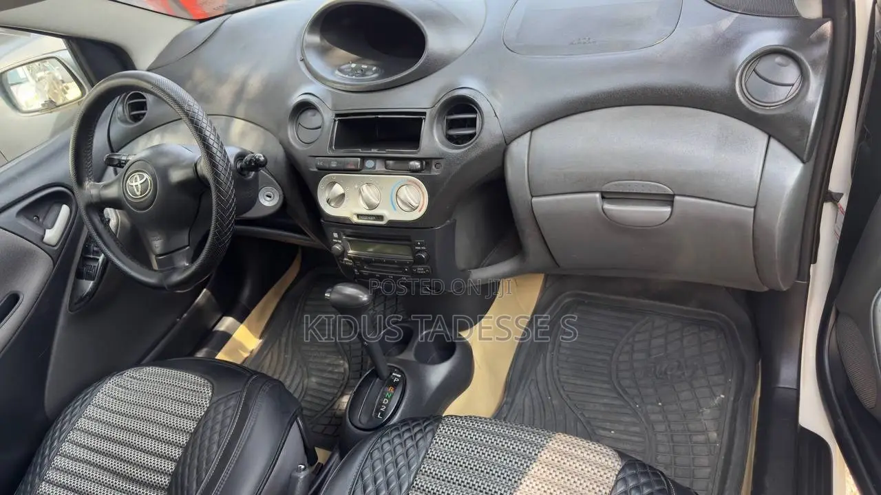 Toyota Vitz 2004 Ivory