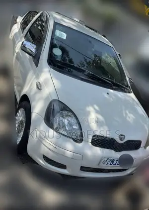 Toyota Vitz 2004 Ivory