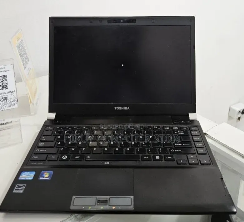 Laptop Toshiba Portege R830 6GB Intel Core i5 HDD 750GB