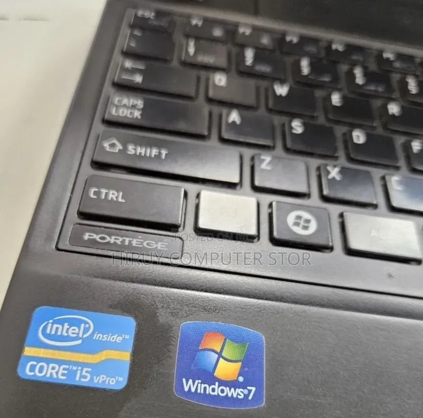 Laptop Toshiba Portege R830 6GB Intel Core i5 HDD 750GB