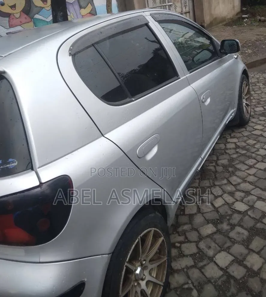 Toyota Vitz 2004 Gray