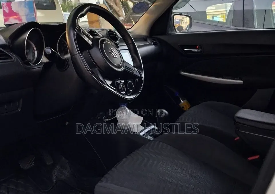Suzuki Swift 2022 White