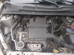 Toyota Vitz 2004 Silver