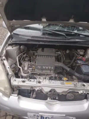 Toyota Vitz 2004 Silver