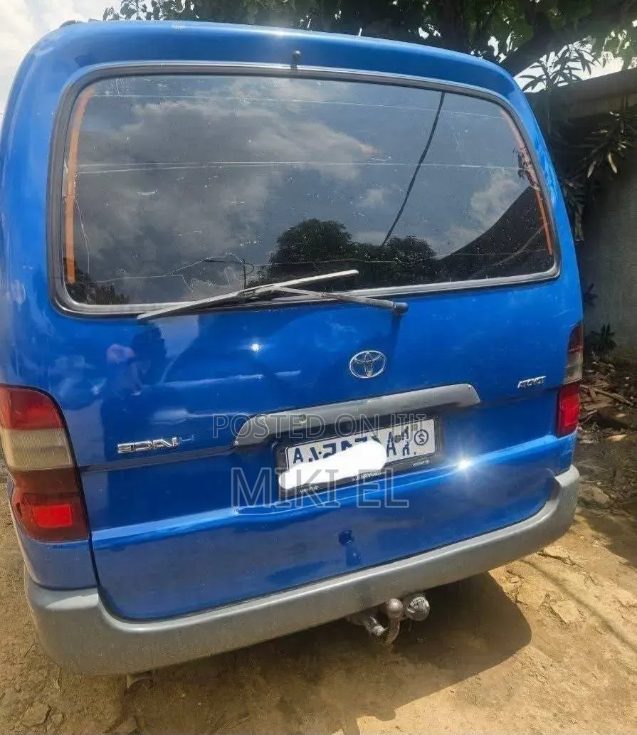 Toyota HiAce 2004 Blue