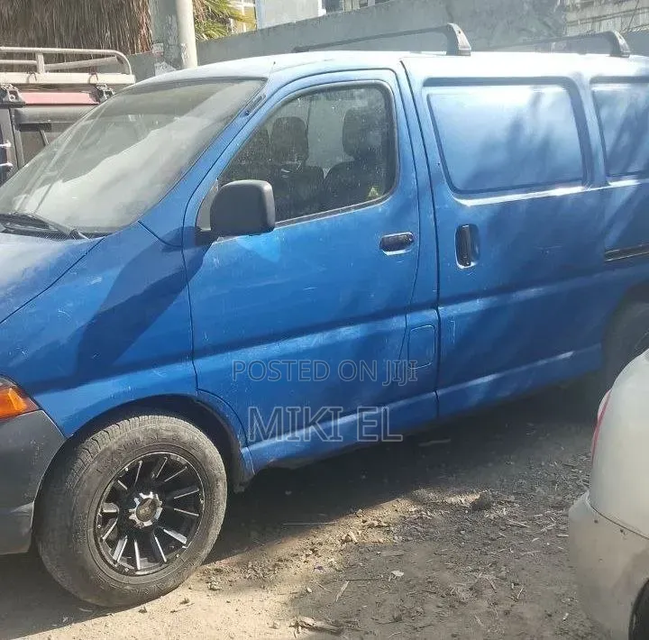 Toyota HiAce 2004 Blue