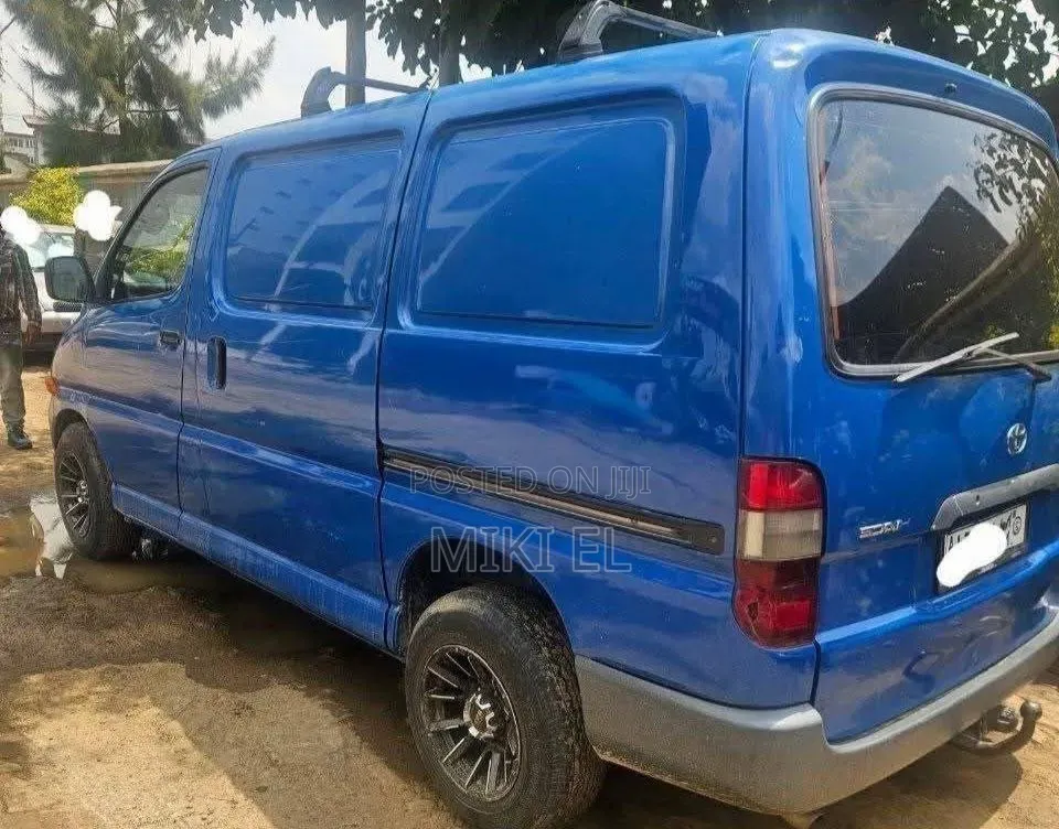 Toyota HiAce 2004 Blue