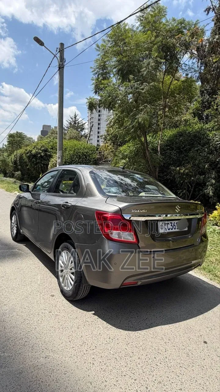Suzuki Dzire 2022 Silver