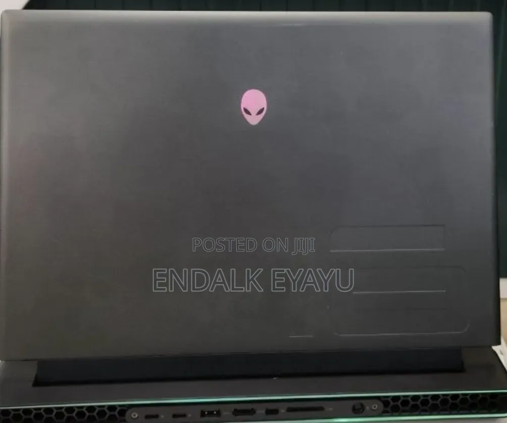 New Laptop Alienware M16 r1 16GB AMD Ryzen 9 SSD 1T