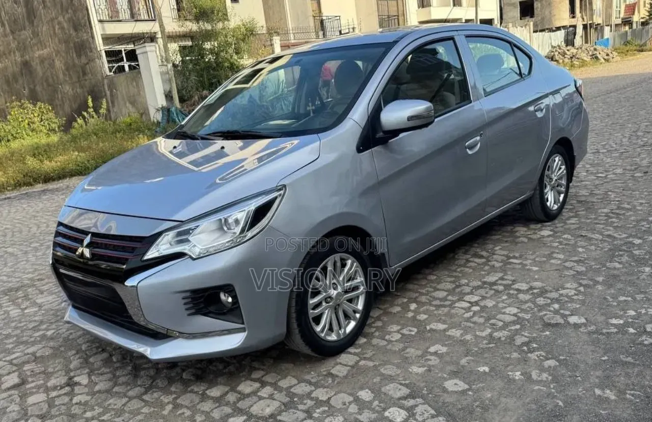 Mitsubishi Attrage 2023 Silver
