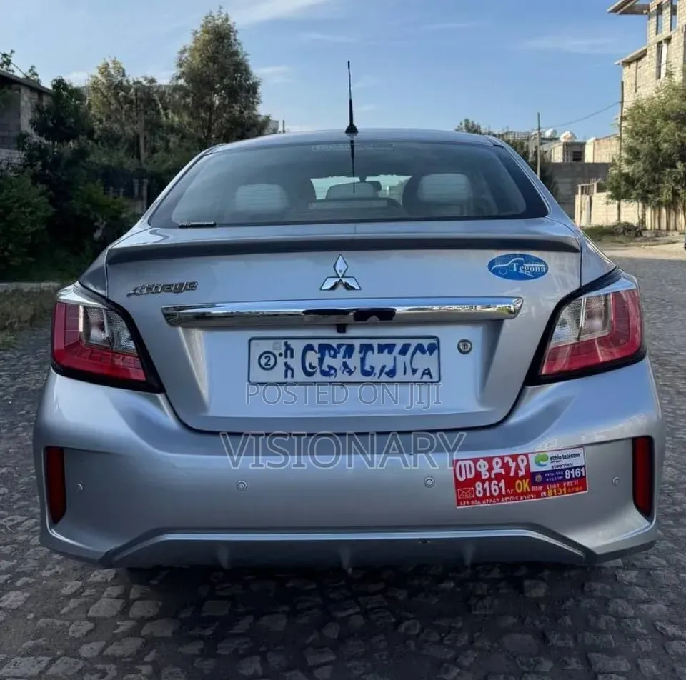 Mitsubishi Attrage 2023 Silver