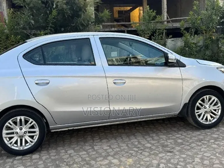 Mitsubishi Attrage 2023 Silver