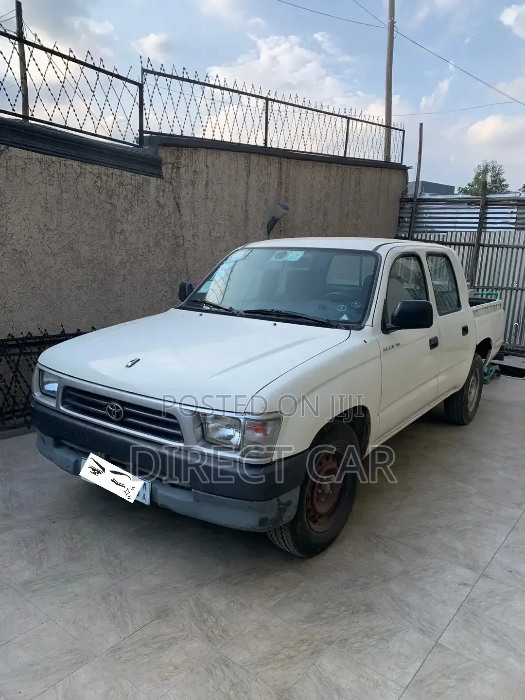 Toyota Hilux 2000 White