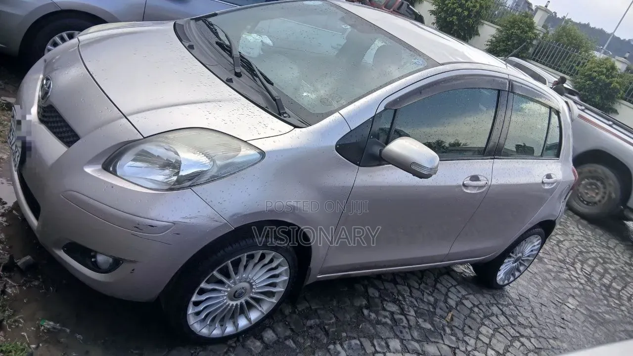 Toyota Yaris 2010 Pink
