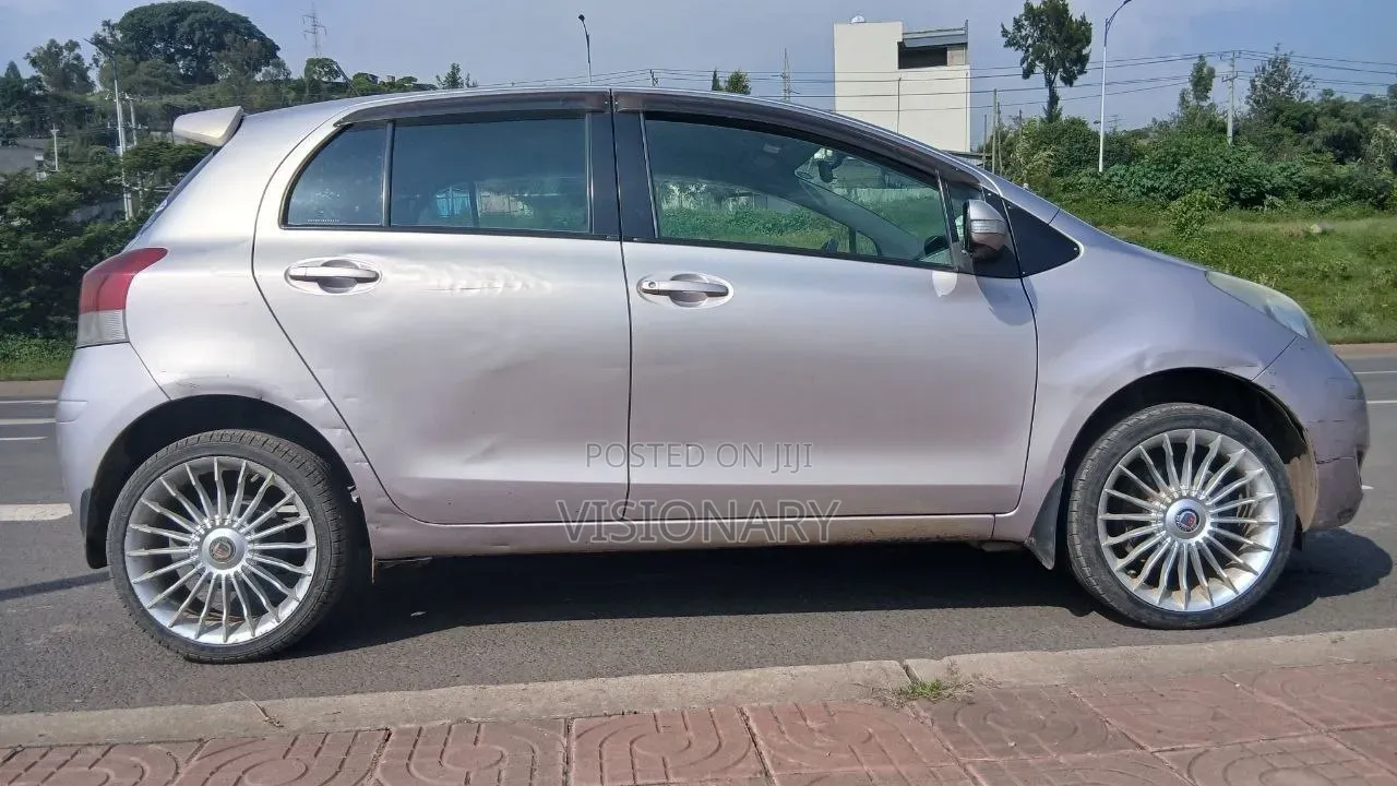 Toyota Yaris 2010 Pink