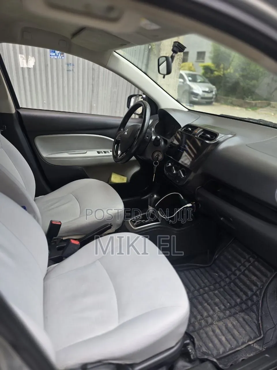 Mitsubishi Attrage 2021 Silver