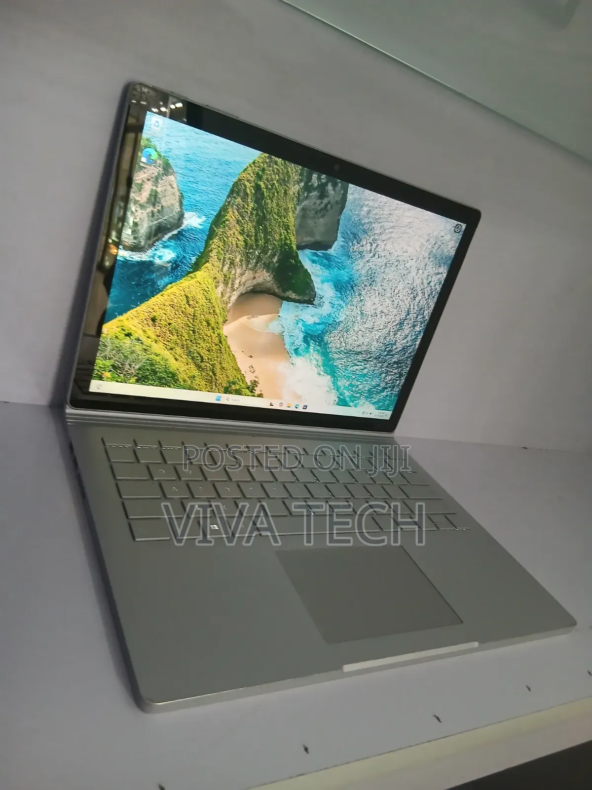 New Laptop Microsoft Surface Book 2 16GB Intel Core i7 SSD 512GB